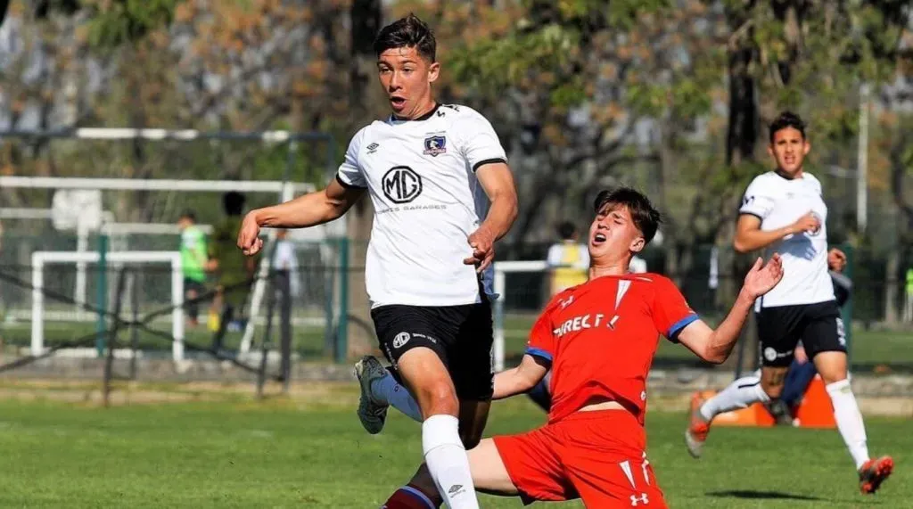 Felipe Loyola con la camiseta de Colo Colo