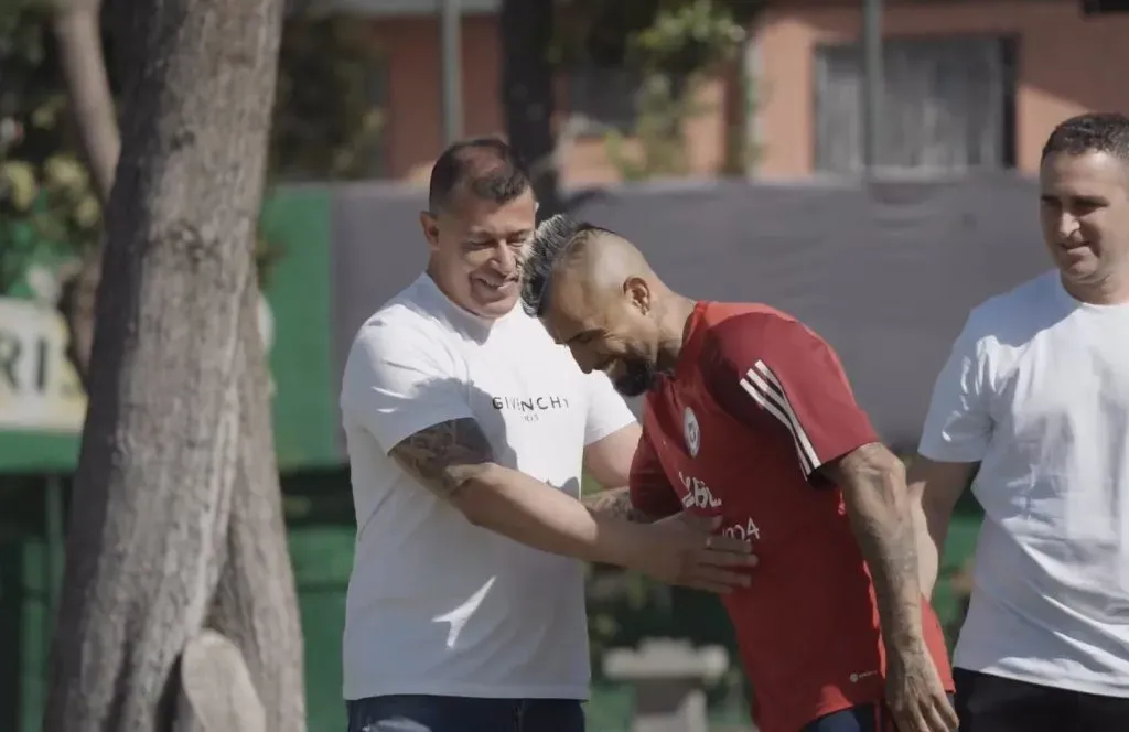 Arturo Vidal se encontró con Jorge Almirón en Juan Pinto Durán