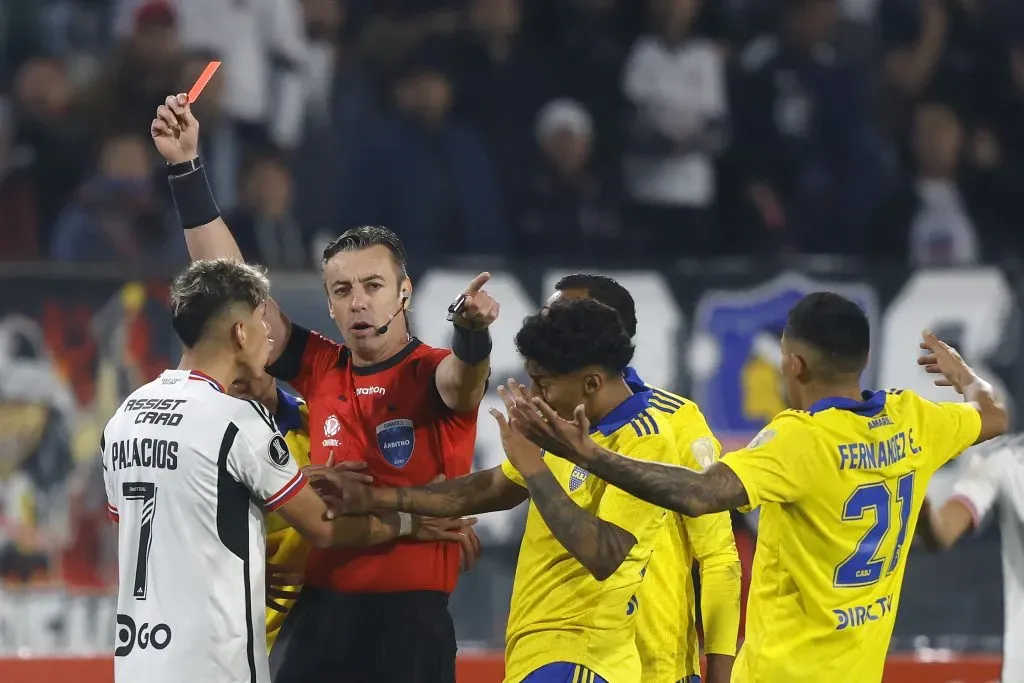 Carlos Palacios jugó ante Boca en la Libertadores y fue expulsado.