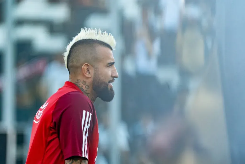 Arturo Vidal acompañando a Matías Fernández en su despedida. (Foto: Guillermo Salazar/DaleAlbo)
