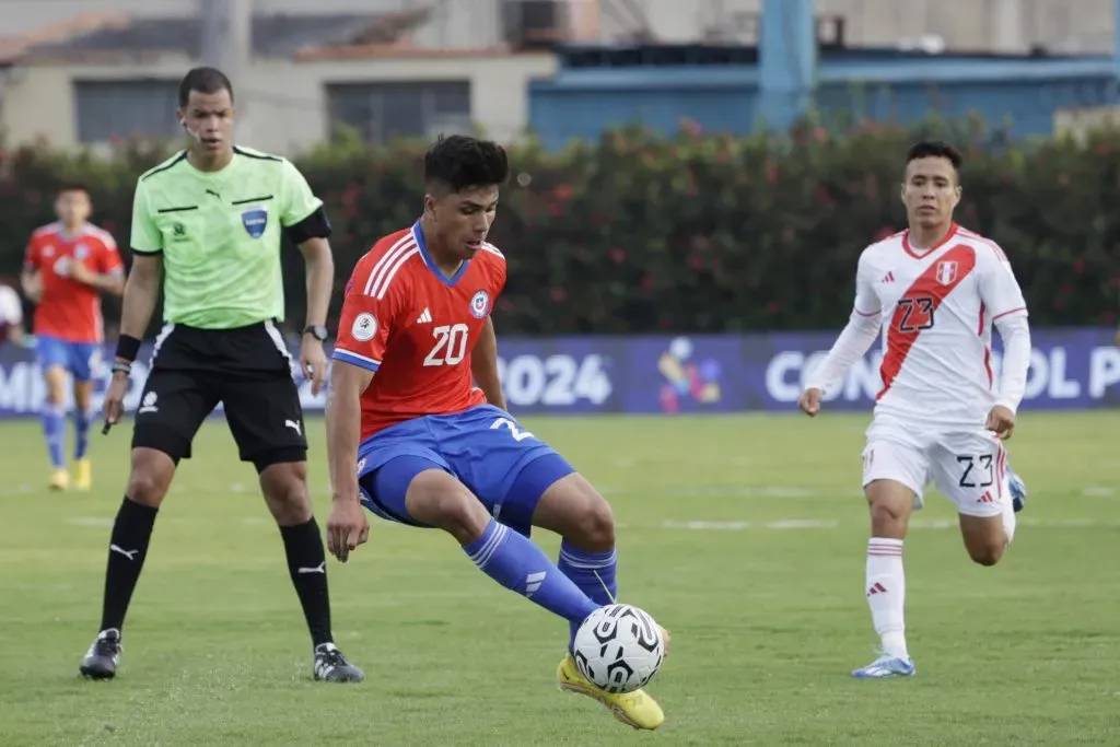 La Roja Sub 23 no pudo en su estreno en el Preolímpico y cayó por 1 a 0 ante Perú. Foto: Photosport.