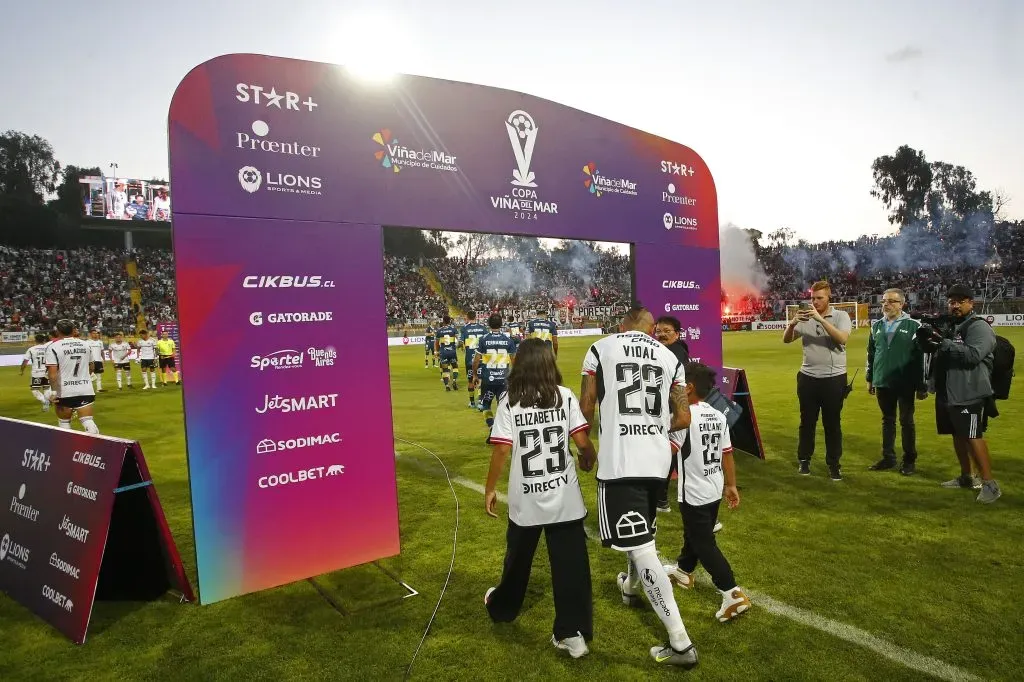 Arturo Vidal en el amistoso de Colo Colo y Everton por la Copa Viña del Mar. (Foto: Photosport)