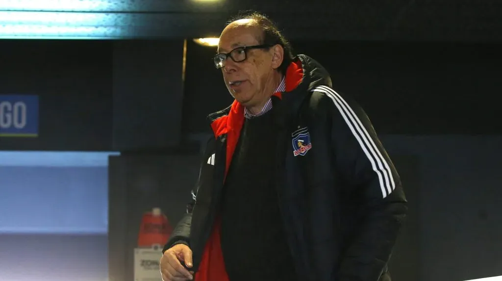 Alfredo Stöhwing es el blanco de críticas de Aníbal Mosa en Colo Colo