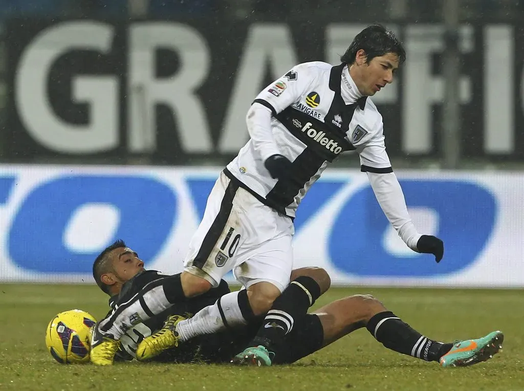 Valdés enfrentó a Vidal cuando jugaban en el Parma y la Juventus respectivamente | Foto: Getty