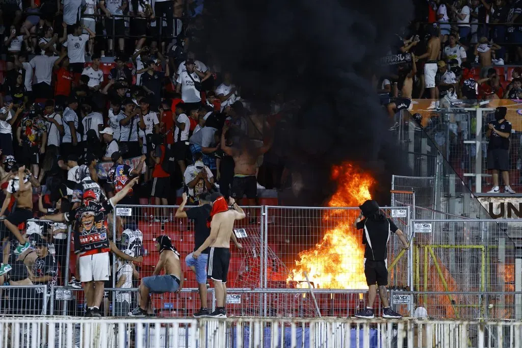 Los incidentes que suspendieron la Supercopa. (Foto: Photosport)