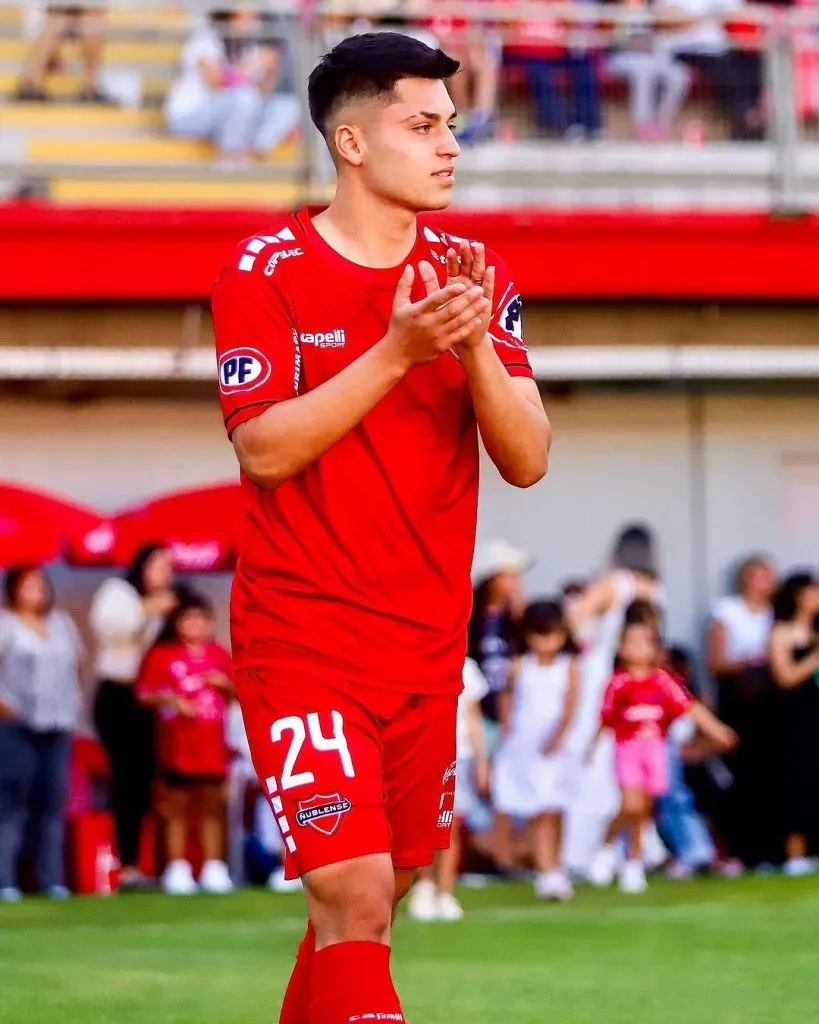 Felipe Yáñez presentado oficialmente como refuerzo de Ñublense. (Foto: nublensesadp)