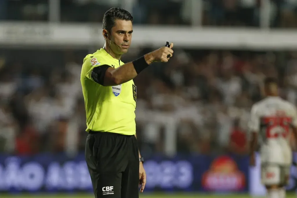 Flavio de Souza será el encargado de impartir justicia en la ida entre Colo Colo y Godoy Cruz por la Fase 2 de la Copa Libertadores 2024.