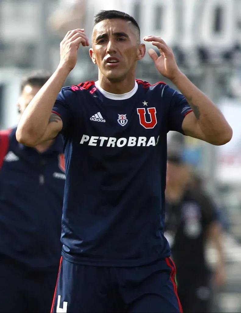 Osvaldo Gonzalez es quien más Superclásicos jugó en el Monumental sin éxito alguno.