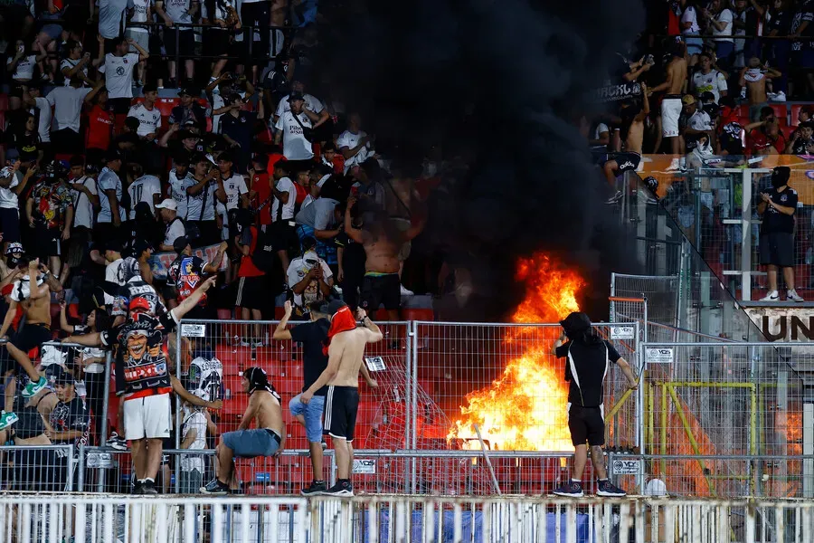 Colo Colo recibe el castigo final por los incidentes de la Supercopa. Imagen: Marcelo Hernandez/Photosport
