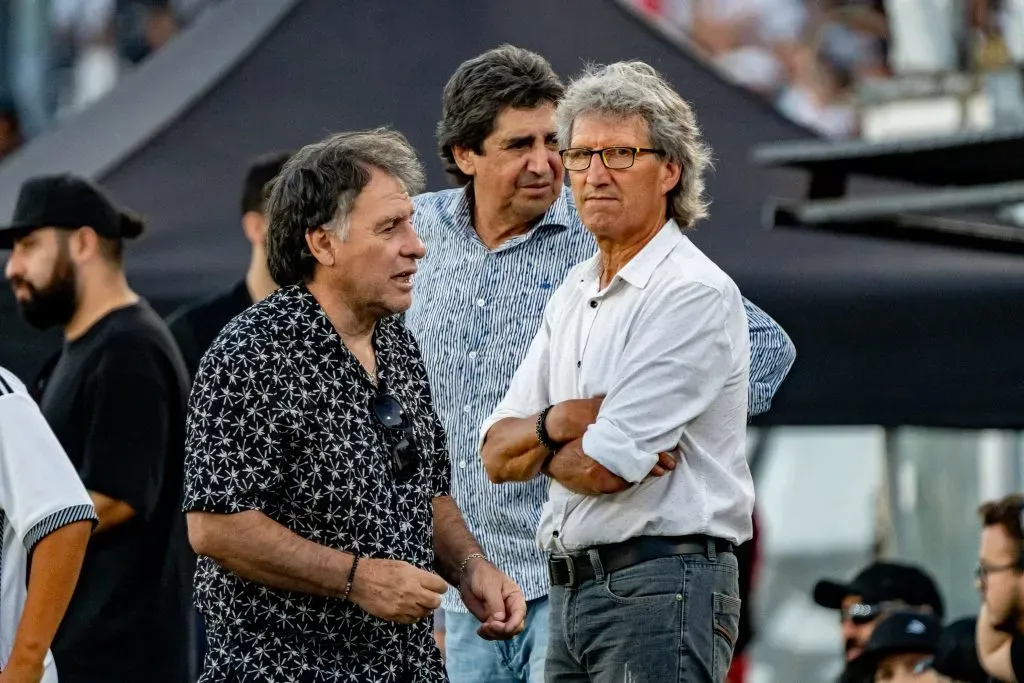 Lizardo Garrido junto a Raúl Ormeño y Daniel Morón. | Imagen: Guille Salazar/DaleAlbo