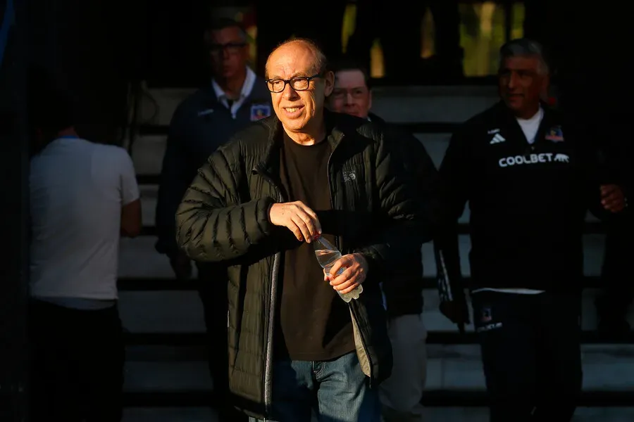 Alfredo Stöhwing vuelve a ser criticado al interior de Blanco y Negro. Imagen: Sebastian Cisternas/Photosport