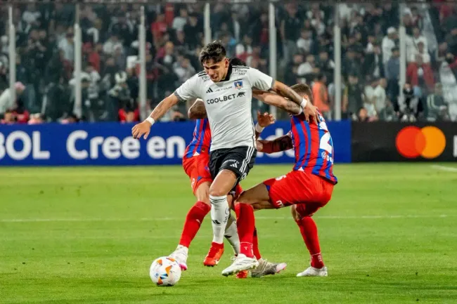 Carlos Palacios asistió a Lucas Cepeda en el gol de Colo Colo ante Cerro Porteño. Imagen: Guille Salazar/DaleAlbo