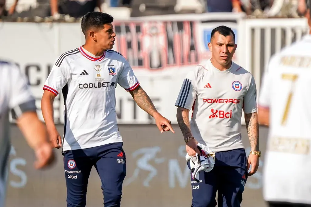 Gary Medel visita la concentración de Colo Colo. Imagen: Guille Salazar/DaleAlbo