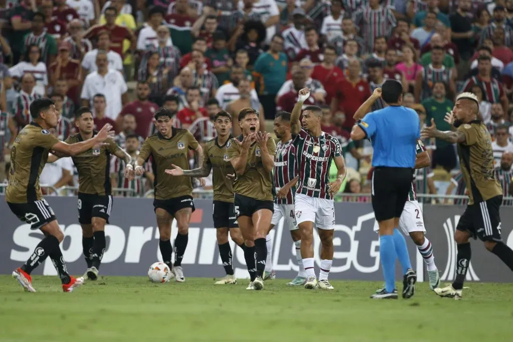 Al Cacique le anularon dudosamente un gol en el cierre del partido ante Fluminense. Foto: Photosport.