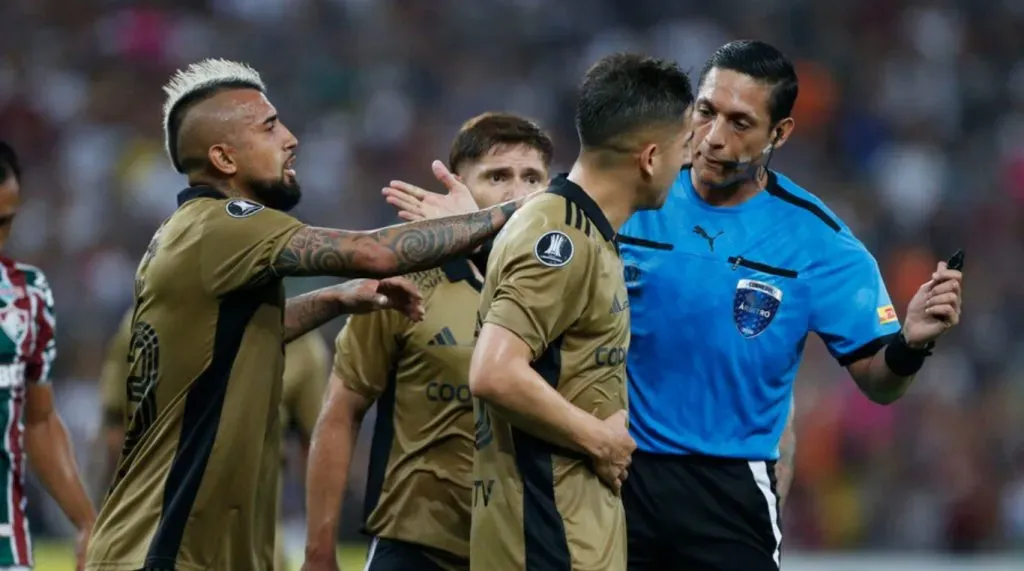 Colo Colo no quedó conforme con el arbitraje de Jesús Valenzuela. | Imagen: Photosport.