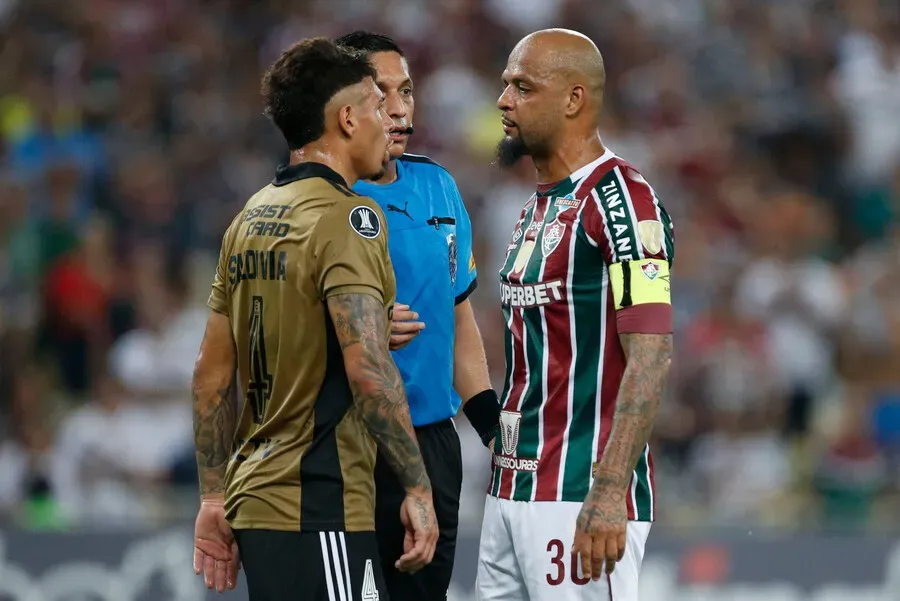 Alan Saldivia en pleno Estadio Maracaná enfrentándose a Felipe Melo. Imagen: Pier Giorgio/Photosport