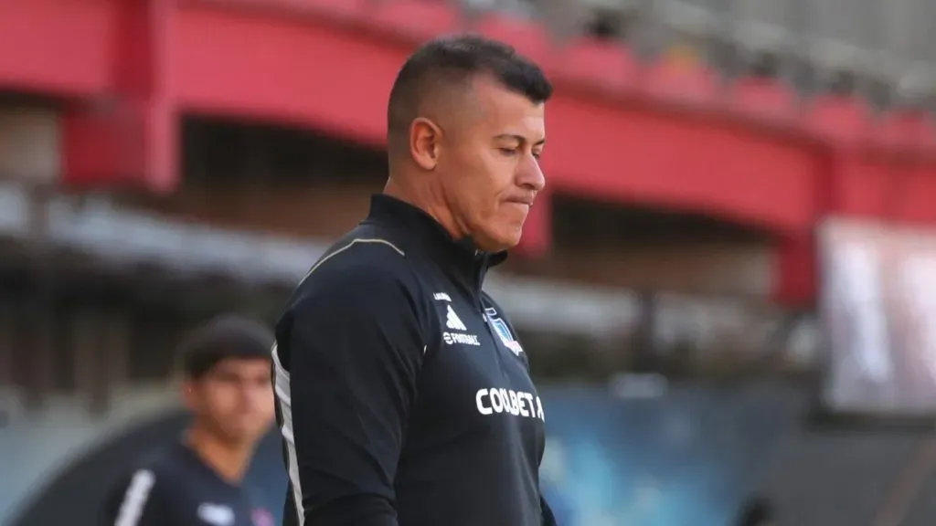 Jorge Almirón no estará en Colo Colo vs UC. | Imagen: Photosport.