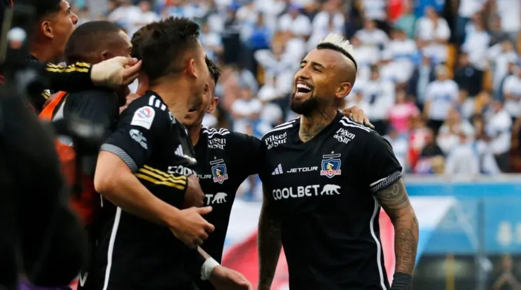 Colo Colo venció a Católica y escaló posiciones en el torneo