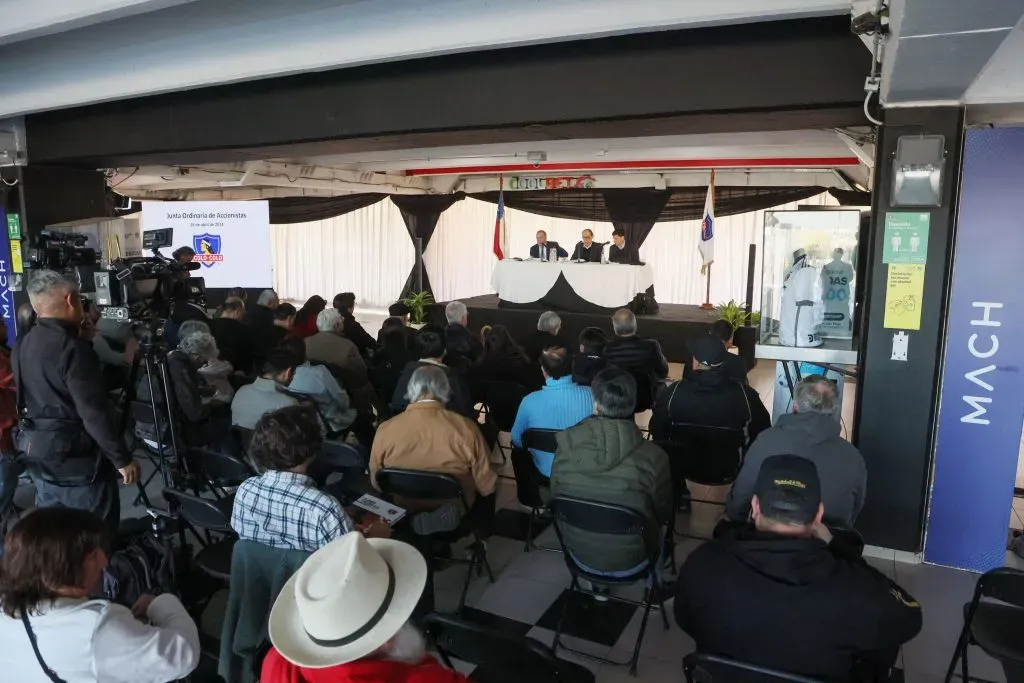 Junta Ordinaria de Accionistas en Blanco y Negro en el Estadio Monumental. (Foto: Photosport)