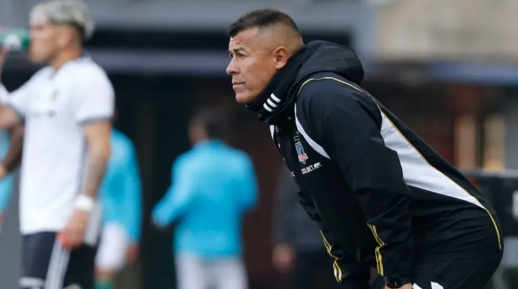 Jorge Almirón se juega cosas importantes con Colo Colo.