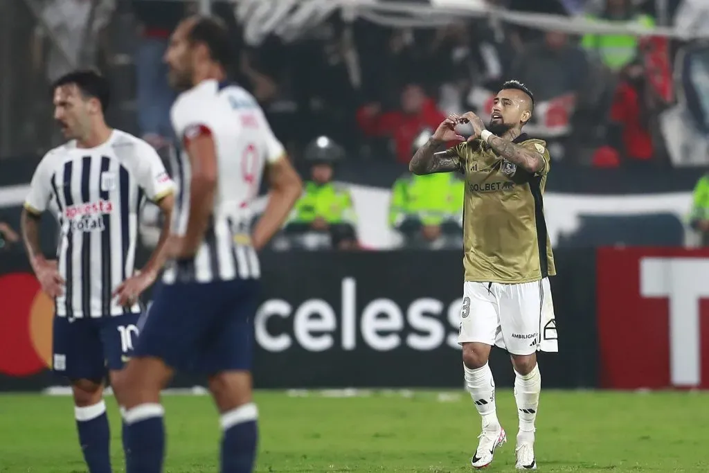 Colo Colo sigue vivo en Copa Libertadores gracias a un cabezazo lleno de jerarquía de Arturo Vidal. Foto: Photosport.
