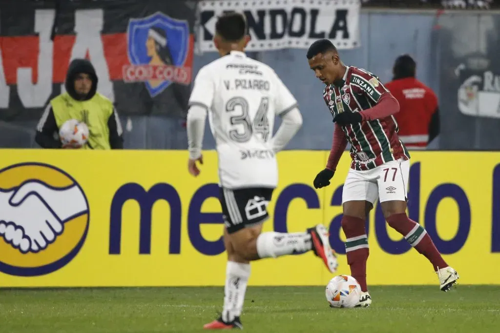 Vicente Pizarro en el partido de Colo Colo vs Fluminense. (Foto: Photosport)
