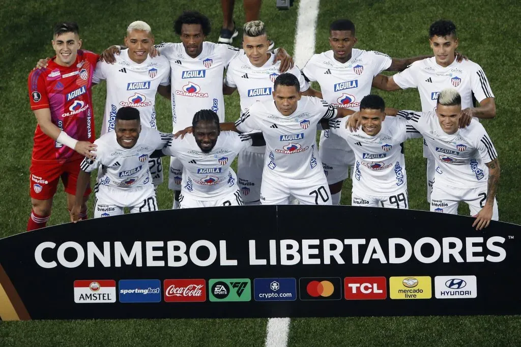 Junior de Barranquilla finalizó en el primer lugar del Grupo D, por delante de Botafogo, Liga Deportiva Universitaria de Quito y Universitario de Perú.