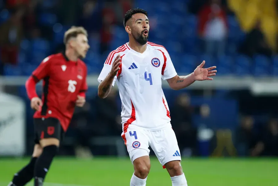 El incierto futuro de Mauricio Isla en el fútbol. Imagen: Matteo Ciambelli/Photosport
