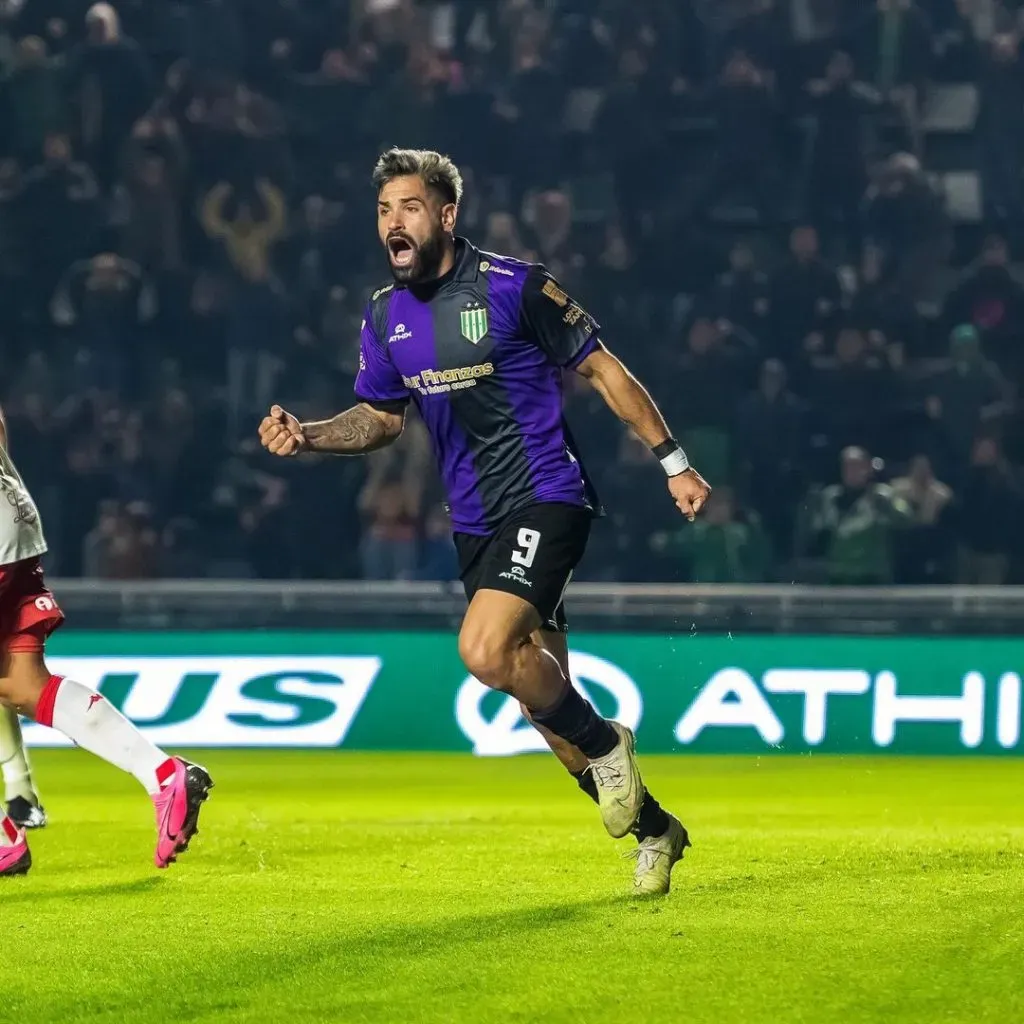 Milton Giménez gusta al interior del Estadio Monumental.