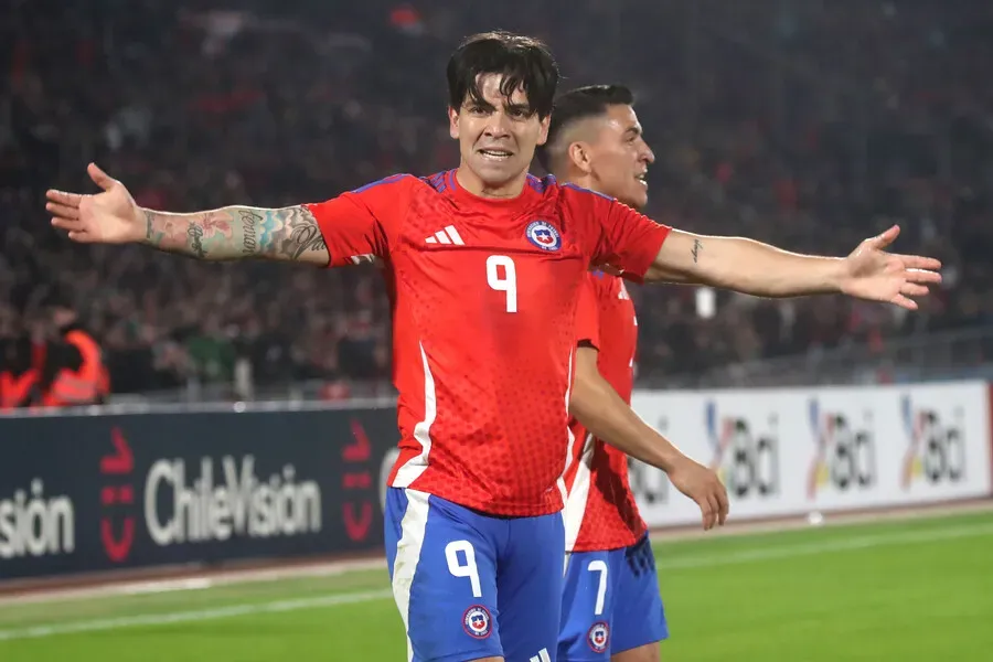 Víctor Dávila anotó un doblete en la victoria chilena. Imagen: Jonnathan Oyarzun/Photosport