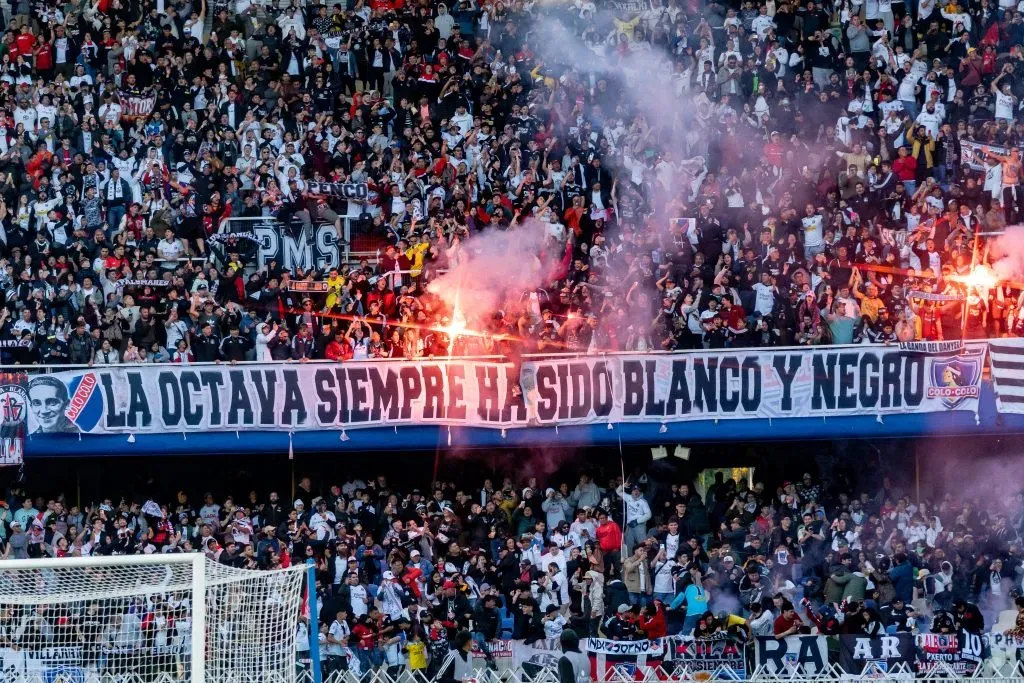 Los hinchas de Colo Colo en Concepción. (Foto: Guillermo Salazar)