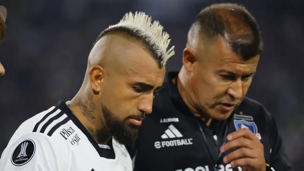 Almirón no podrá contar con Arturo Vidal en el próximo partido de Colo Colo.