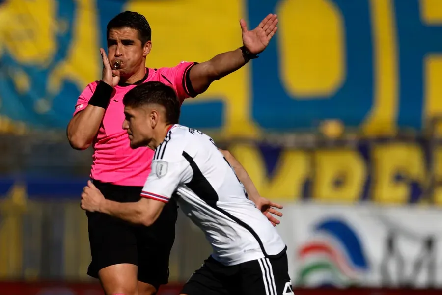 José Cabero será el árbitro del Colo Colo vs Santa Cruz en La Granja. Imagen: Andres Pina/Photosport