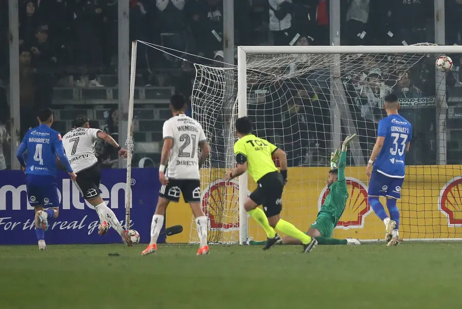 Carlos Palacios abrió la cuenta para Colo Colo ante Santa Cruz por Copa Chile. Imagen: Dragomir Yankovic/Photosport