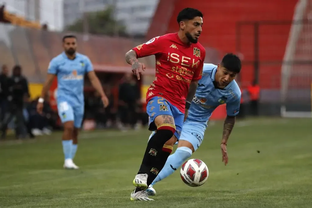 Unión Española confirmó que Bryan Carvallo parte a préstamo a Deportes Iquique.