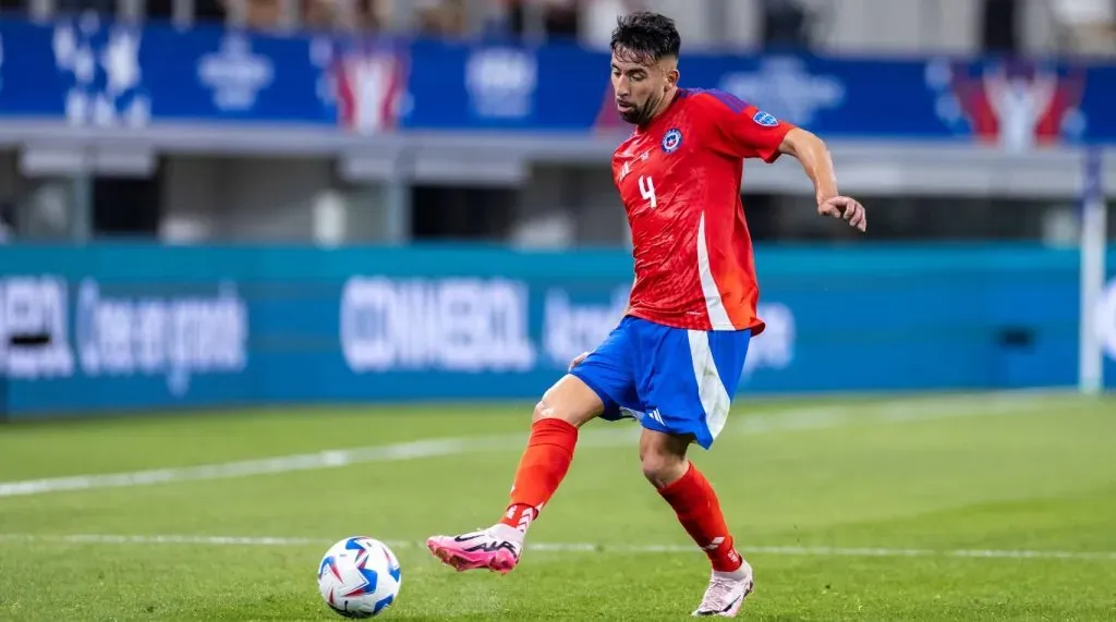 Mauricio Isla se acerca a Colo Colo.