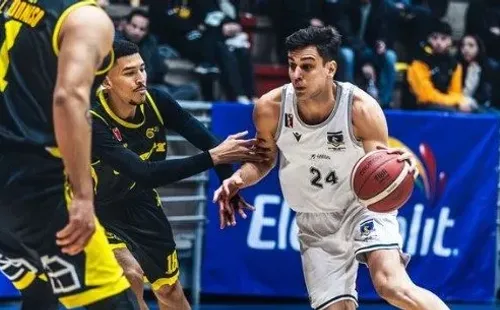 Tomás Rossi con la camiseta de Colo Colo