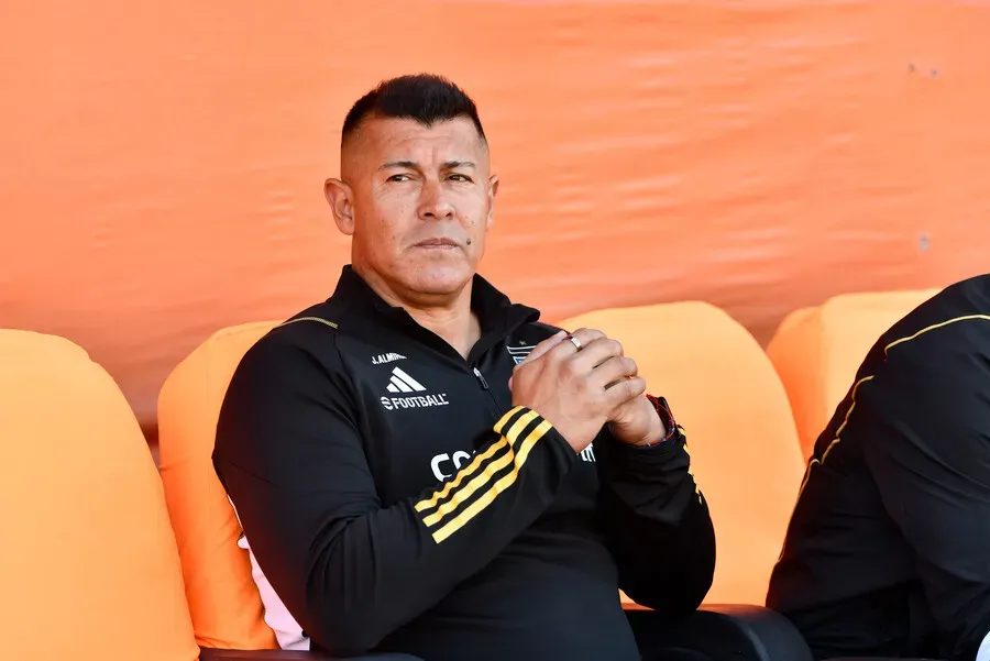 Jorge Almirón ya se enfoca en sus nuevos desafíos con Colo Colo. Imagen: Pedro Tapia/Photosport