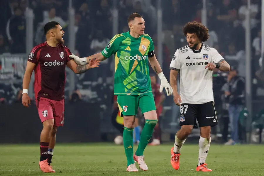 Maximiliano Falcón y Paulo Díaz se perderán la vuelta por Copa Libertadores. Imagen: Dragomir Yankovic/Photosport