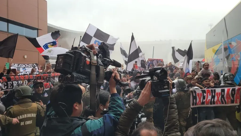 Una locura se generó en el aeropuerto con la llegada de Colo Colo.