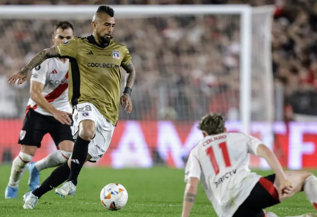 Arturo Vidal en el partido de Colo Colo y River Plate. (Foto: Photosport)