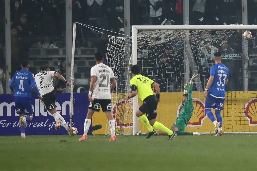 Colo Colo enfrentándose a Deportes Santa Cruz en Copa Chile. (Foto: Photosport)