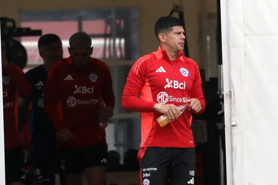 Esteban Pavez se perfila como titular en el Chile vs Brasil. Imagen: Javier Salvo/Photosport