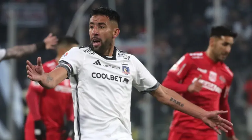 Mauricio Isla trabaja como volante en Colo Colo