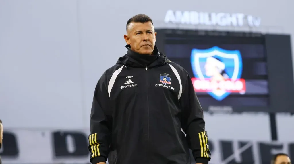 El informe arbitral echa por tierra la teoría de comunicación de Jorge Almirón con el banquillo de suplentes durante el partido contra Huachipato