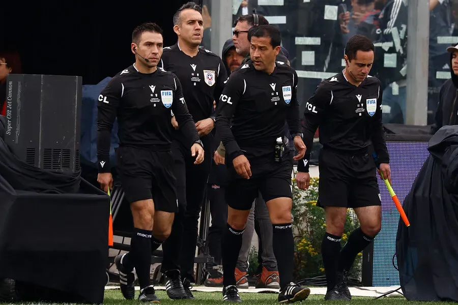 Felipe González volverá a arbitrarle a Colo Colo en este 2024. Imagen: Dragomir Yankovic/Photosport