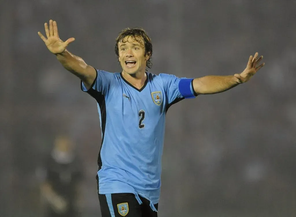 Diego Lugano defiende a muerte a Arturo Vidal