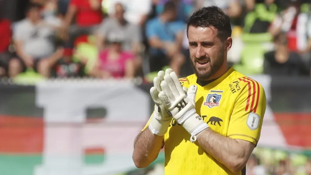 Fernando de Paul da muestras de amor en Colo Colo.