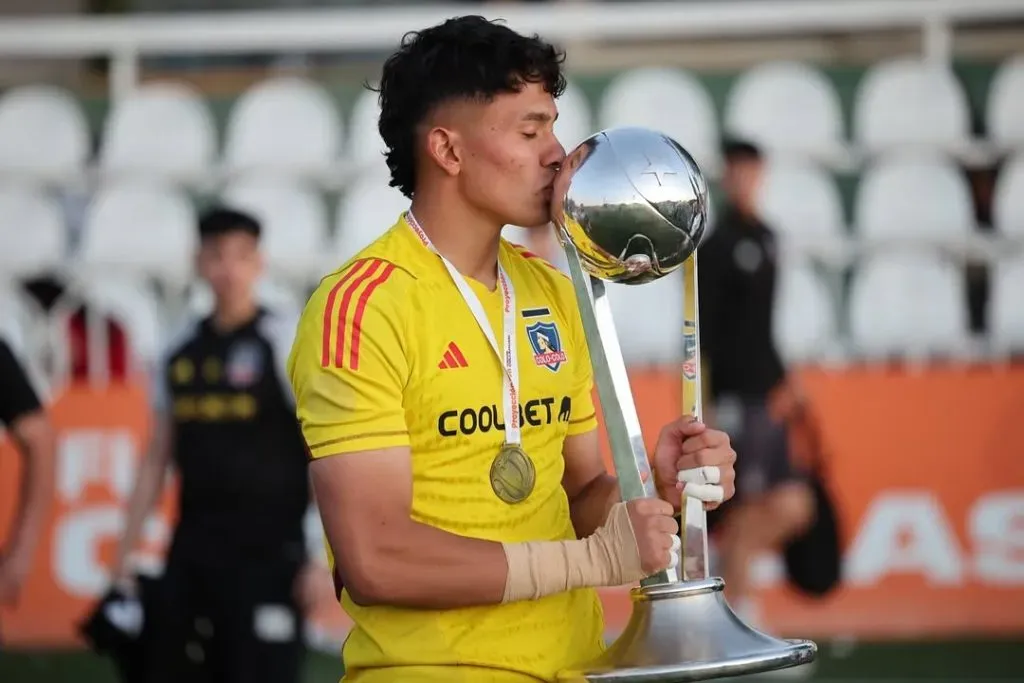 El Cacique anunció a los cuatro vientos la renovación de Eduardo Villanueva.