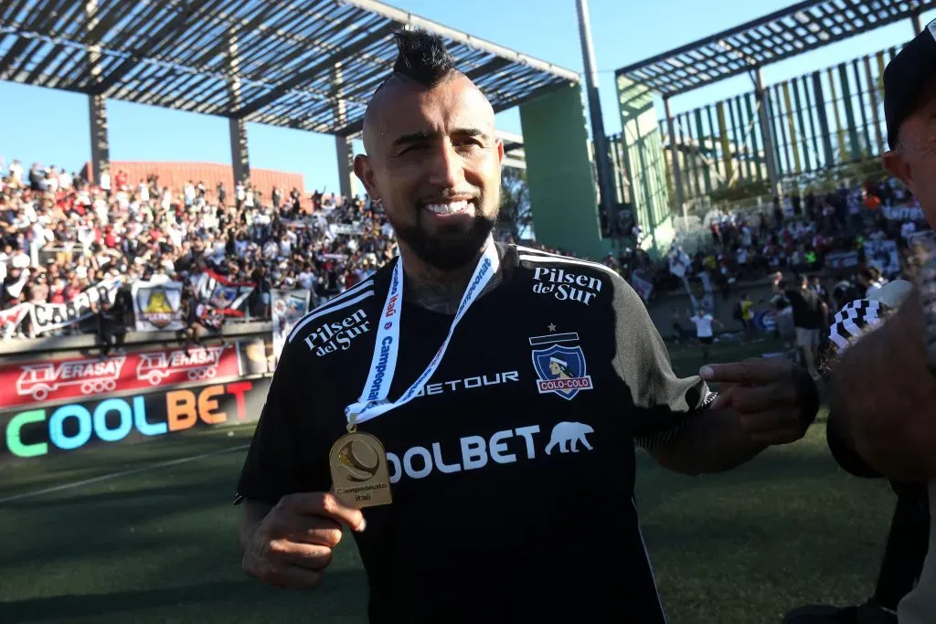 Arturo Vidal aplaude la gestión de Aníbal Mosa en Colo Colo. Imagen: Javier Salvo/Photosport